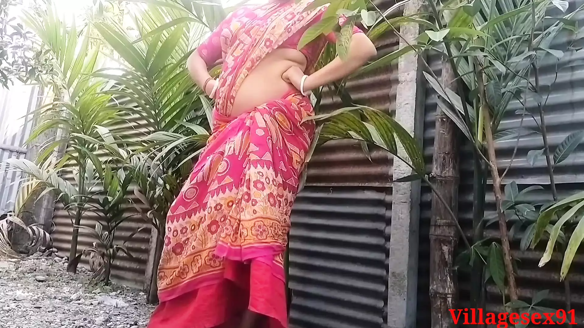 Bengali Desi Bhabhi Outdoor Chudai Devar Ke Saath red Saree main (Official Video By Villagesex91 )